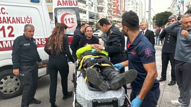 Antalya İl Emniyet Müdürü, yaralanan polisin elini tutarak ambulansı bekledi