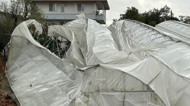 Antalya'da hortum ve kuvvetli sağanak seralara zarar verdi