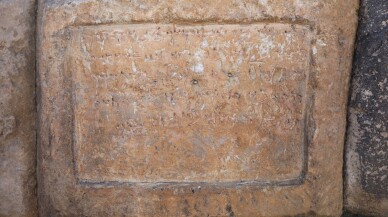 Antik kent kalıntısında drenaj kanalları ve kitabeler ortaya çıkarıldı