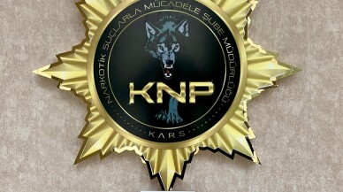 Ayakkabı tabanına gizlediği uyuşturucuyla yakalanan İranlı tutuklandı