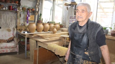 Bilecikli Osman usta 84 yılını geçirdiği çömlekçi çarkına veda etti