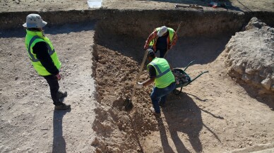 Blaundos Antik Kenti'nde 2 bin yıllık "anıtsal mezar" gün yüzüne çıkartıldı