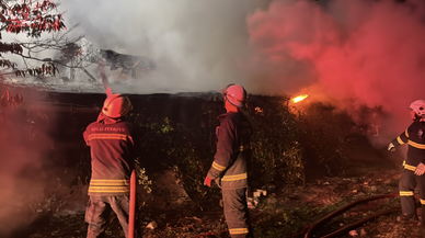 Bolu'da yangın çıkan ahşap ev kullanılamaz hale geldi