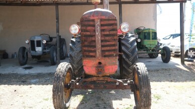 Dede yadigarı evi resim ve eski aletlerin sergilendiği galeriye dönüştürdü