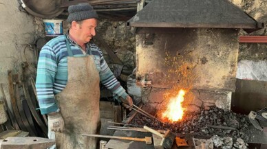 Dedesinin vasiyetini yerine getirmek için 40 yıldır demir dövüyor
