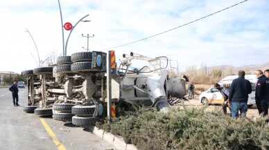 Devrilen beton mikserindeki 2 kişi yaralandı