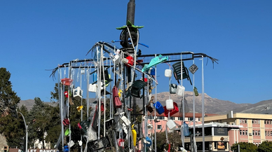 Erzincan'da profesör atık malzemelerle çevre kirliliğine dikkati çekti