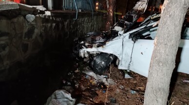 Eski hastane binası bahçesine düşen otomobildeki 3 kişi öldü