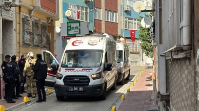 Fatih'te yangın çıkan binada mahsur kalan 5 kişi kurtarıldı