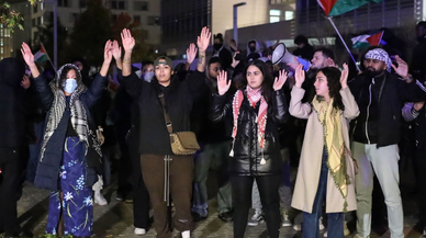 Fransa-İsrail futbol karşılaşması Paris'te protesto edildi