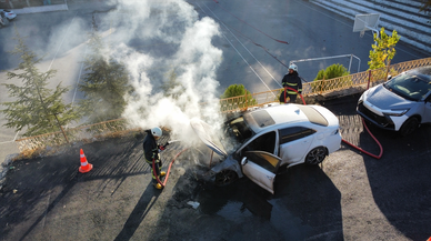 Geleceğin itfaiyecileri uygulamalı eğitimle mesleğe hazırlanıyor