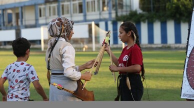 Hatay'da depremzede çocuklar için okçuluk kursu açıldı