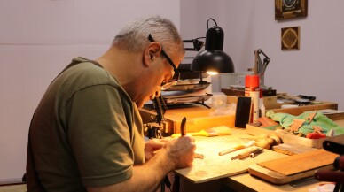 Hatayi sanatını ağaca işleyerek geleceğe taşıyor