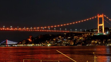İstanbul’da köprüler lösemi hastalığına dikkati çekti