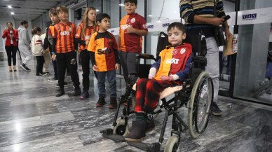 Kelebek hastası çocuk, Galatasaraylı futbolcularla buluştu