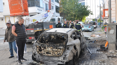Kırklareli'nde park halindeki 4 otomobil yandı