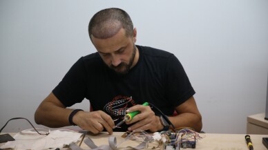 Kısmi felçli hastalar için taşınabilir el dış iskeleti geliştirdi