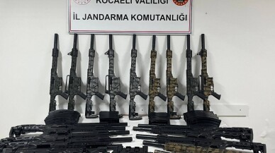 Kocaeli'de bir evde ruhsatsız 20 otomatik av tüfeği ele geçirildi