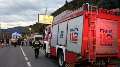 Kocaeli'de tıra çarpan minibüsteki 2 kişi yaralandı