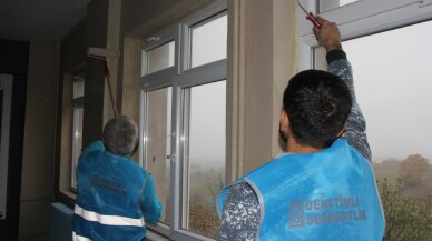 Kocaeli'de yükümlüler, bir ilkokulun boya ve tadilatını yaptı