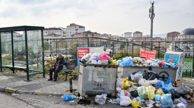 Maltepe'de işçilerin grevi nedeniyle sokaklarda çöp yığınları oluştu