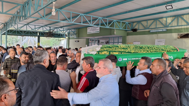 Mersin'de ağaca çarpan motosikletteki 2 kişi öldü