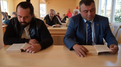 Muhtar kurduğu kütüphaneyle çocukluk hayalini gerçekleştirdi