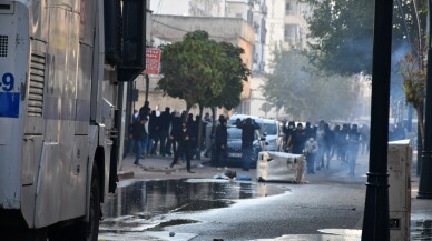 Polise taş atan gruba müdahale edildi