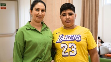 Protezle yürümeye başlayan depremzede Onur'un hayali inşaat mühendisi olmak