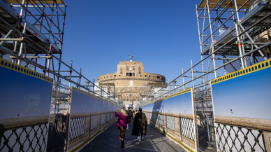 Roma restorasyon çalışmalarıyla şantiyeyi andırıyor