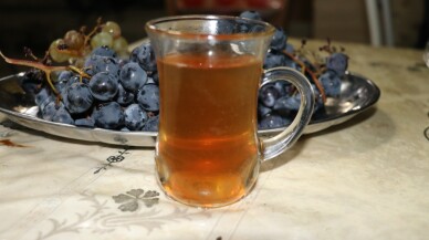 Yazıköy sirkesi asırlık fıçıda mayalanıp mutfaklardaki yerini alıyor