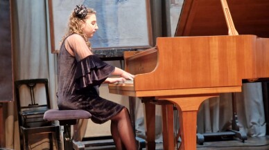 Aylin Topuz Macaristan'dan ödülle döndü