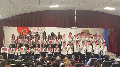 29 Ekim'e özel marş yazdı öğrencileriyle söyledi