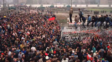 Almanya İçin Kritik Gün! Berlin Duvarı Bugün Yıkıldı