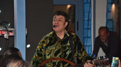 Açılışta Coşkun Sabah izdihamı