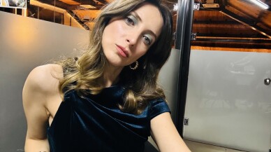 Ceren Gündoğdu Ben Burdayım şarkısı ile dönüşünü kutladı