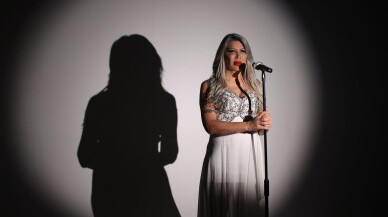 Eylül Yücel müzik tutkusunu yeni şarkısına yansıttı