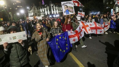 Seçim sonuçlarını kabul etmeyen muhalifler gösterilerini sürdürüyor