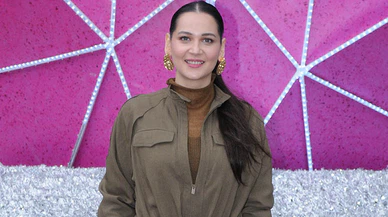 Gülsim Ali'nin alışveriş şıklığı dikkat çekti