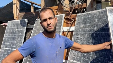 Güneş panellerini onararak Gazze halkına elektrik sağlıyor