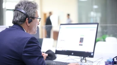 Kocaelili çift, işitme engelli dünürleriyle iletişim kurmak için  işaret dili öğrendi