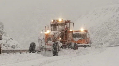 Konya'da ulaşıma kar engeli: Yollar trafiğe kapatıldı