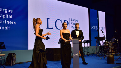 Ünlü isimleri buluşturan davet