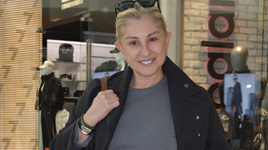 Muazzez Ersoy sahne alışverişinde