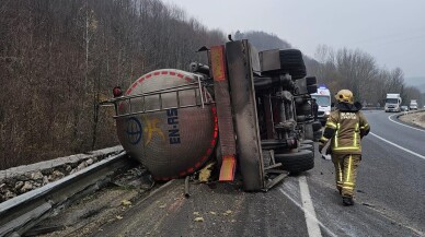 Bursa'da devrilen kimyasal madde yüklü tankerin sürücüsü hayatını kaybetti