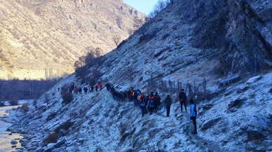 Hakkari'de kayalıklardan düşen 19 yaşındaki genç hayatını kaybetti