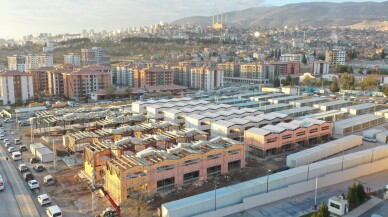 Kahramanmaraş'ta kurulan geçici çarşı, depremzede esnafın umudu oldu