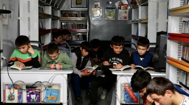 Köylerdeki çocuklar Gezici Kütüphane'nin yolunu gözlüyor