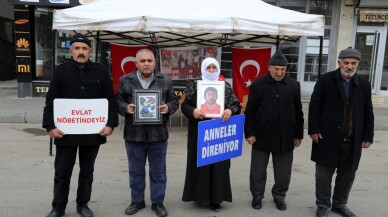 Muşlu aileler DEM Parti binası önündeki "evlat nöbeti"ni sürdürdü