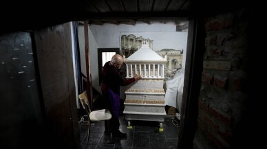 Yaşayan İnsan Hazinesi taş işlemecisi, dünya harikalarını mermere işliyor